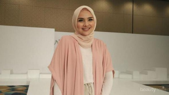 Wow, Manis dan Anggunnya Padu Padan Style Hijab Pastel Ala Ria Miranda Ini!