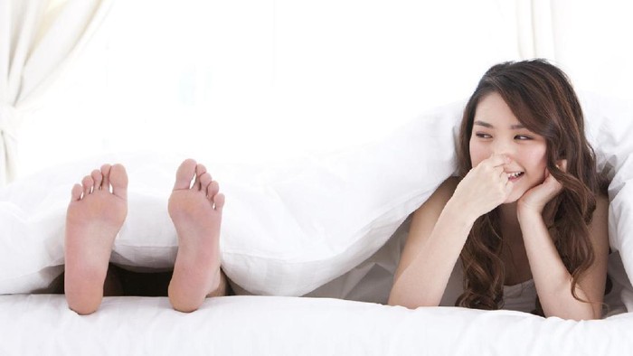 Awas Ladies, Ternyata Kebiasaan Sehari-hari Kamu Ini Dapat Menimbulkan Bau Kaki Lho