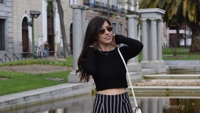 Inilah Beberapa Inspirasi Mix and Match Kulot Garis-Garis yang Kekinian