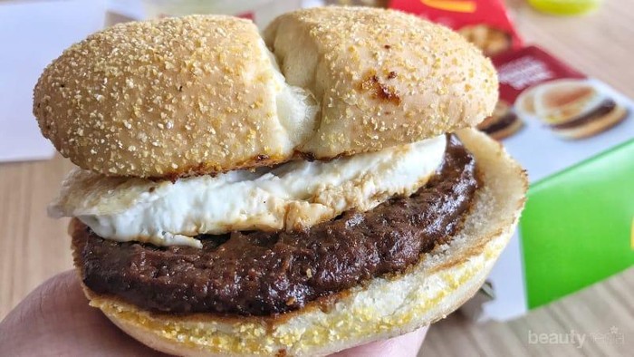 [FORUM] Burger Rendang Enak Gak Yaa? Aneh Gak Sih Rasa Rendang?