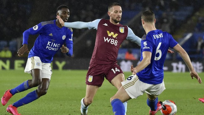 Aston Villa's Conor Hourihane vies for the ball with Leicester's Jonny Evans, right, during the English Premier League soccer match between Leicester City and Aston Villa at the King Power Stadium, in Leicester, England, Monday, March 9, 2020. (AP Photo/Rui Vieira)