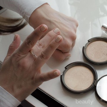 Becca Shimmering Skin Perfector Pressed  Highlighter Shades #Opal yang Akan Bikin Kamu Jatuh Cinta!