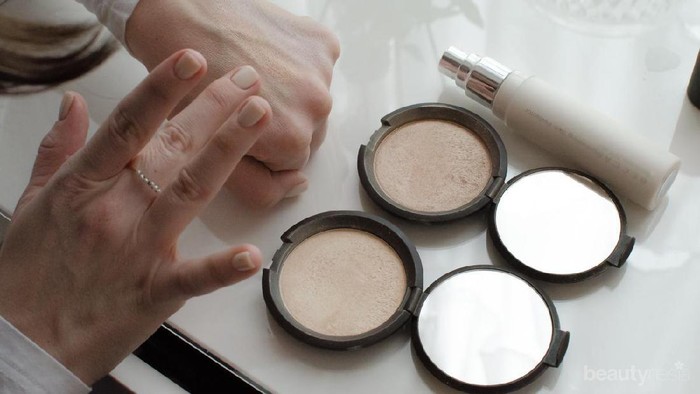 Becca Shimmering Skin Perfector Pressed  Highlighter Shades #Opal yang Akan Bikin Kamu Jatuh Cinta!