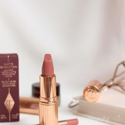 Inilah Review Charlotte Tilbury Matte Revolution Lipstick shade Pillow Talk yang Super Fancy
