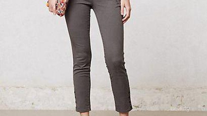 Tak Selalu untuk Kondangan, Ini Beberapa Tampilan Menggunakan Atasan Berbahan Lace