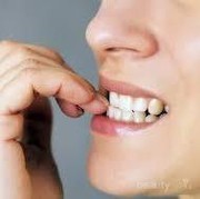 [FORUM] Ada nggak sih di sini yang punya kebiasaan gigit kuku. Bahaya?