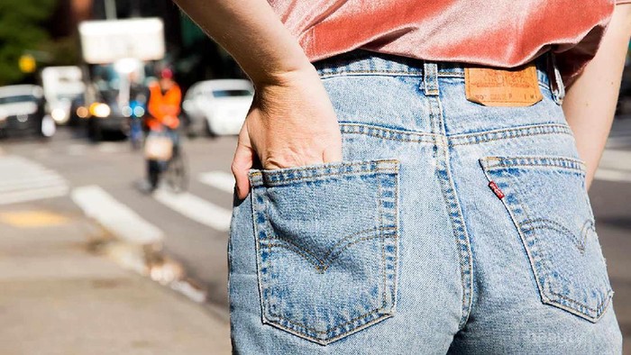Serba Serbi Singkat Mengatasi Celana Jeans  yang  Kebesaran 
