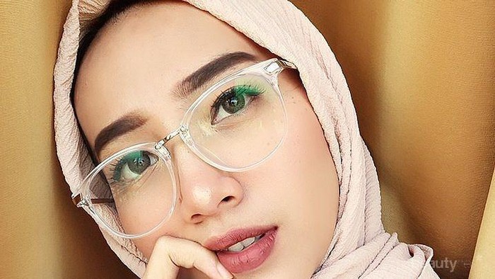 Tutorial Hijab Segiempat Pake Kacamata Menutup Dada Simpel Cuma 1 Menit Youtube