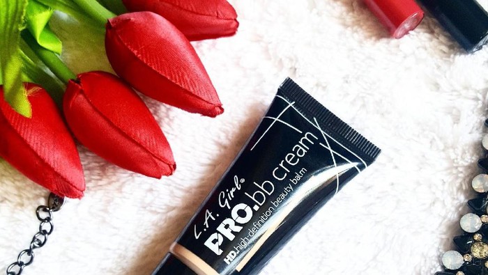 Mau Riasan Tahan Lama dan Wajah Terjaga Kelembapannya? Gunakan L.A Girl Pro BB Cream!