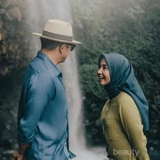 Kamu Sedang Jatuh Hati dengan Pria yang Lebih Tua? Psst, Begini Tips Mendekatinya!