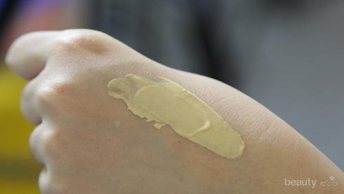 Ternyata Enggak Repot Lho! Kulit Berminyak dan Jerawat Hilang dengan 4 DIY Masker Alami Ini!