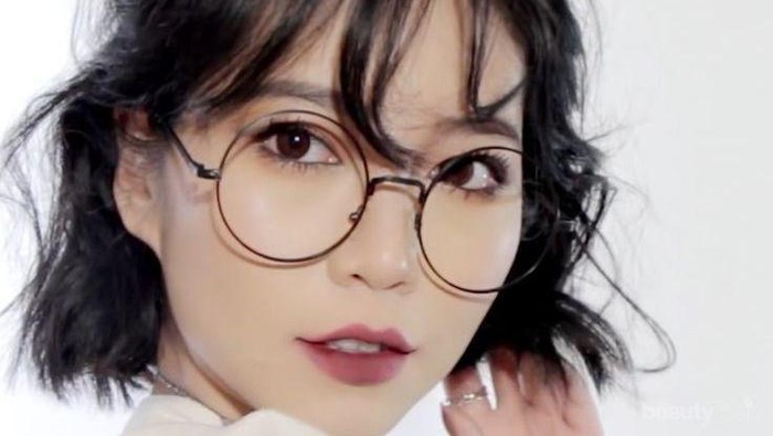 Seperti Apa Sih Model Kacamata untuk Si Pemilik Rambut Pendek? Yuk, Intip di Sini!