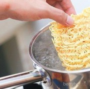 [FORUM] Apa dampak yang terjadi jika mengonsumsi mie terlalu sering?