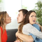 [FORUM]  Kamu mergokin pacar kamu selingkuh, yang kamu labrak siapa , cowok kamu atau selingkuhannya?