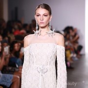 Bangga, Ini Karya 6 Desainer Tanah Air yang Tak Luput Dipamerkan di New York Fashion Week 2018