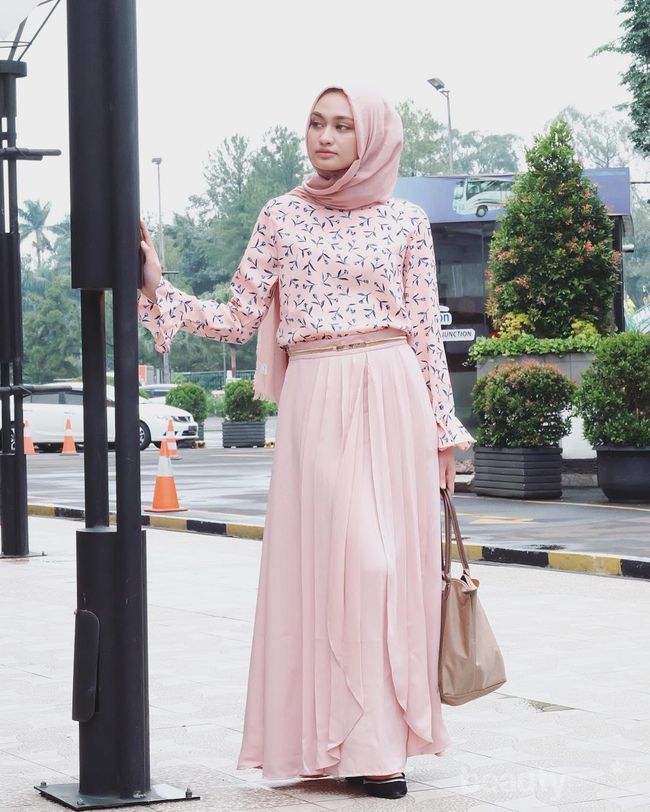 [FORUM] Warna hijab apa yang cocok untuk dipadukan dengan