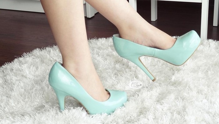 Terlanjur Beli Sepatu Kebesaran? Jangan Khawatir, Begini Cara Mengakalinya Agar Bisa Dipakai