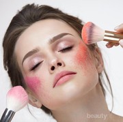 Berbentuk Kelereng dan Unik, Warna Cerah dari Blush On Ini Akan Menyegarkan Rona Wajahmu!