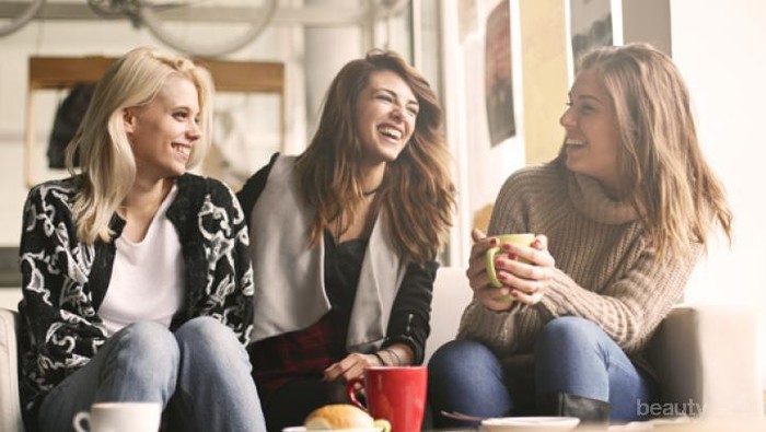 Mau Nongkrong Sehabis Pulang Kerja? Begini Caranya Biar Look Kamu Tetep Kece!