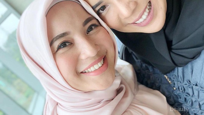 [FORUM] Lebih menyukai style hijab Chacha Frederica atau Fitri Tropica?