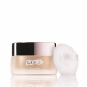 La Mer The Powder, Loose-Powder Berat di Kantong yang Ringan Dipakai