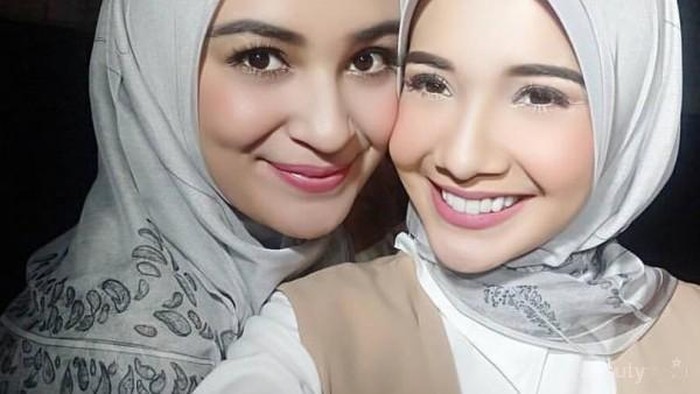 [FORUM] Diantara Zaskia dan Shireen Sungkar, gaya hijab siapa yang kamu suka?
