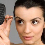 [FORUM] Kalo rapiin alis, lebih pilih cabut atau cukur alis?