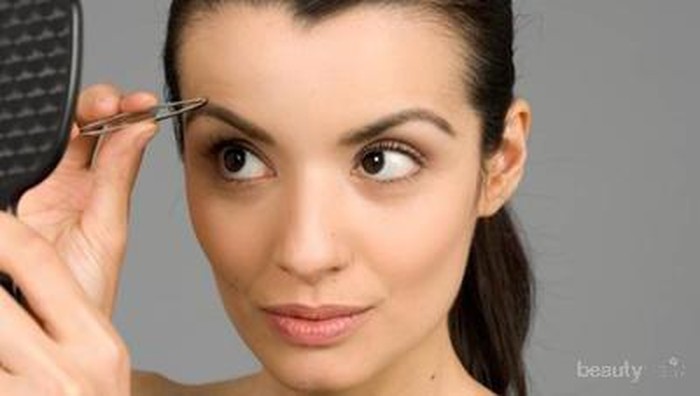 [FORUM] Kalo rapiin alis, lebih pilih cabut atau cukur alis?