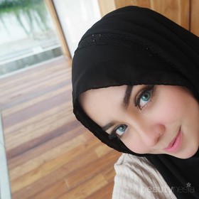 Hijabers Wajib Punya! Lipstik Wardah Nude Ini Dijamin Halal dan Awet Dipakai Seharian