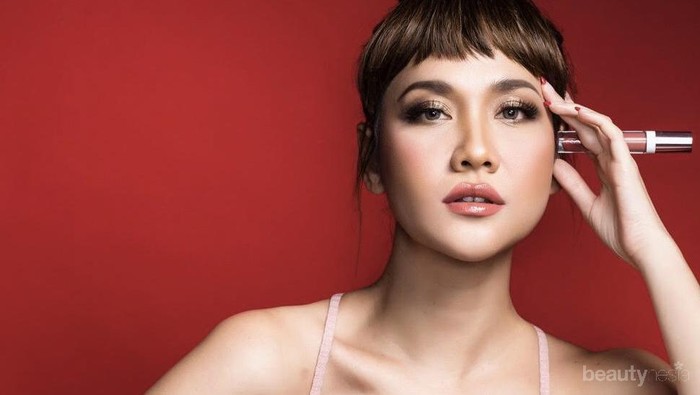 #NEWS Wow, ESQA Luncurkan Lipstik Baru Hasil Kolaborasi dengan Artis Cantik Ini! Wajib Punya, Nih!