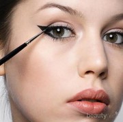 Masih Lama Membuat Wing Eyeliner? Ini Dia Tips untuk Pemula yang Praktis!
