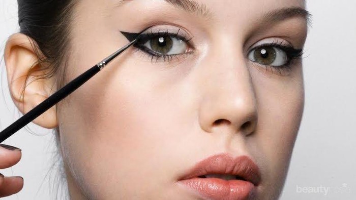 Masih Lama Membuat Wing Eyeliner? Ini Dia Tips untuk Pemula yang Praktis!