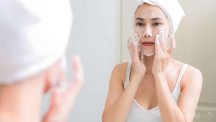 Pilih Facial Wash Bentuk Foam, Gel, Cleansing Balm, atau Water? Kenali Pebedaannya Dulu di Sini!