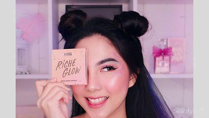 Make Over Riche Glow Face Highlighter, Highlighter Terbaru yang Akan Bikin Kamu Naksir Berat!
