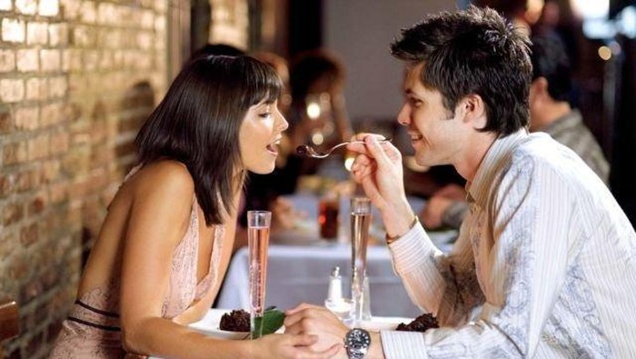 [FORUM] Sebenernya wajib gak sih kalo cowok bayarin cewek?