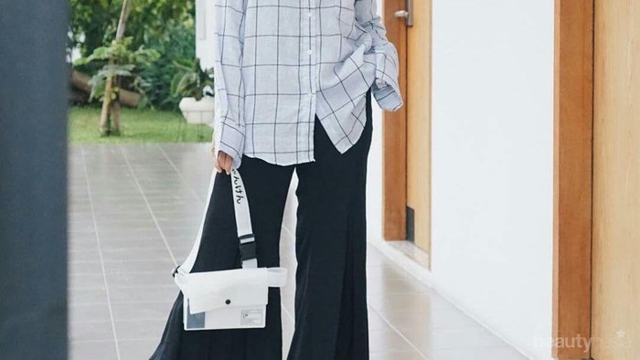 Maksimalkan Gayamu dengan Tampilan Mix and Match Kemeja Oversized untuk Hijabers