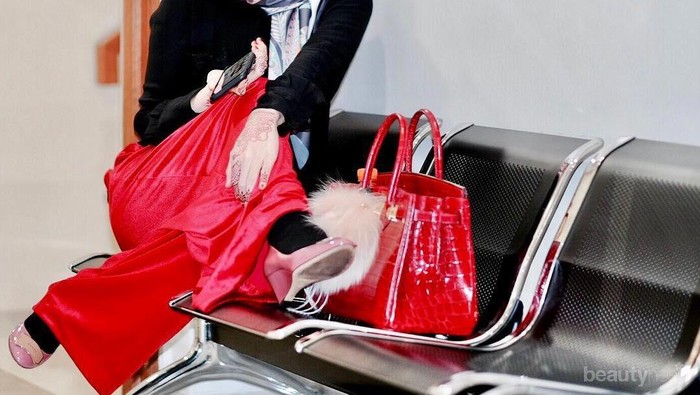 Mau Tahu Berapa Harga Koleksi Tas Hermes Angel Lelga? Yuk, Intip di Sini!