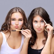 5 Manfaat Luar Biasa dari Concealer yang Akan Bikin Kamu Semangat Pakai Tiap Hari
