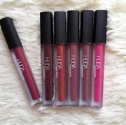 Huda Beauty Lipstick, untuk Hasil Makeup Bibir yang Penuh warna