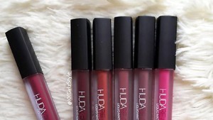 Huda Beauty Lipstick, untuk Hasil Makeup Bibir yang Penuh warna