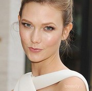 [FORUM] Gimana ya caranya bikin efek makeup basah tapi bukan berminyak?