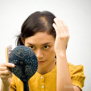 Sering Bete dengan Rambut Rontok Setelah Sisiran? Coba Shampo Anti Hair Fall Berikut Ini Yuk