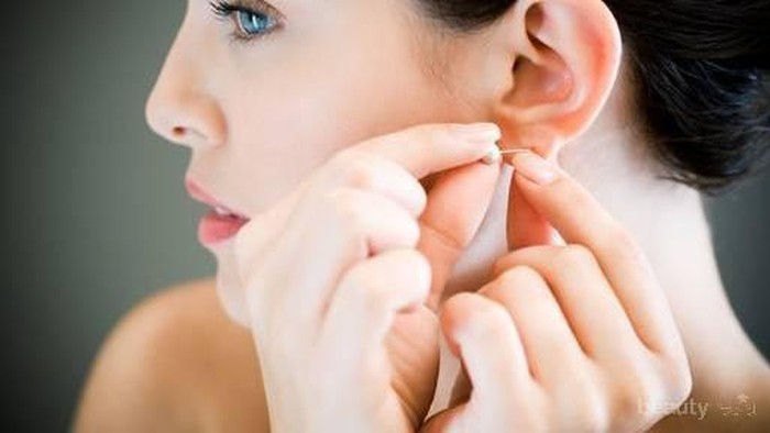 Ugh! Ternyata Ini Lho Penyebab Bau Pada Lubang Anting