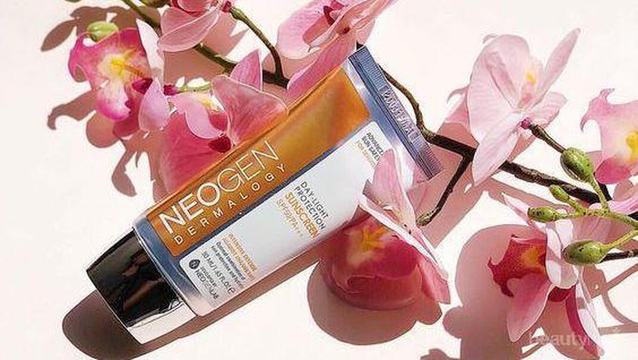 Lindungi Kulit Cantikmu dari Sinar UV dengan Neogen Day-Light Protection Sunscreen SPF 50 PA+++