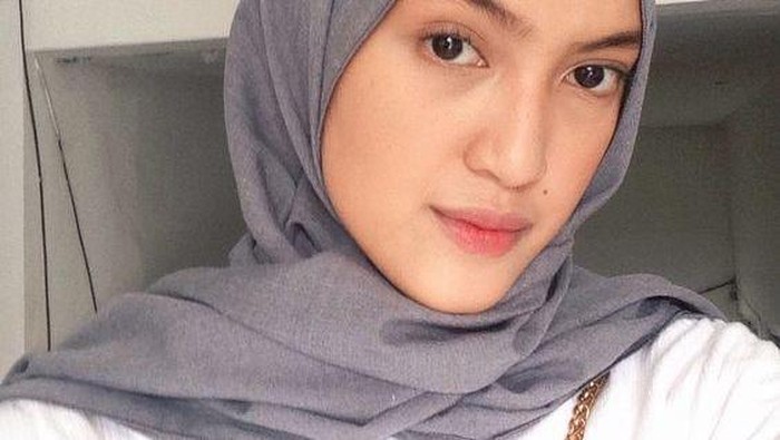 Hindari Tampil Menor Saat Ke Kampus, Ini Make Up Hijabers yang Lebih Cocok Kamu Pakai