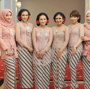 [FORUM] Buat baju bridesmaid, mendingan beliin bahan atau beliin yang udah jadi?