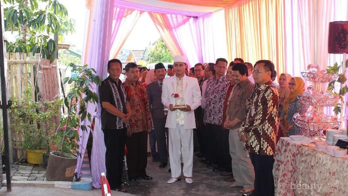 #FORUM Menikah di gedung atau di rumah? Mana lebih enak?