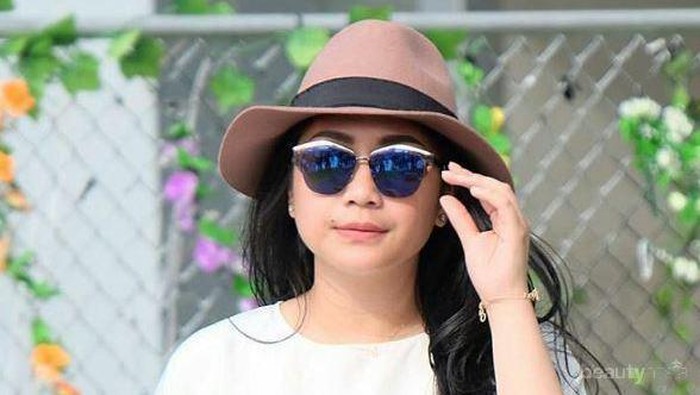 Wow Harga 4 Koleksi Kacamata Nagita Slavina Ini Bikin Geleng-geleng Kepala!