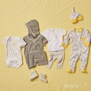Moms, kasih rekomendasi tempat belanja baju bayi yang lucu dong