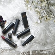 #NEWS Review GLOU Cosmetics Liptreat : Lipstik Creamy Satin yang Nyaman Banget dan Menutrisi Bibir!